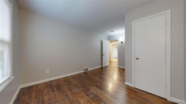 715 Kenilworth Avenue, Pontiac, MI 48340