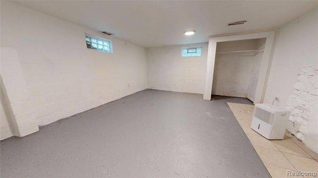 715 Kenilworth Avenue, Pontiac, MI 48340