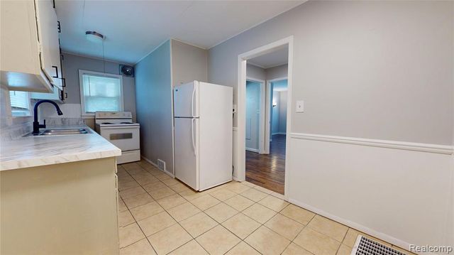 715 Kenilworth Avenue, Pontiac, MI 48340