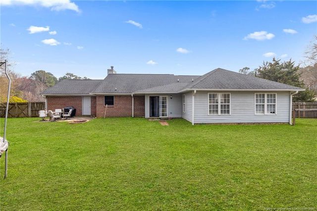 376 Woodberry Circle, Raeford, NC 28376