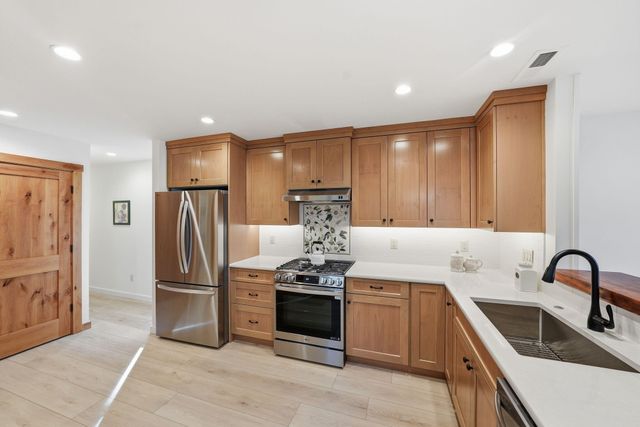 337 W Jefferson Avenue 1, Sisters, OR 97759