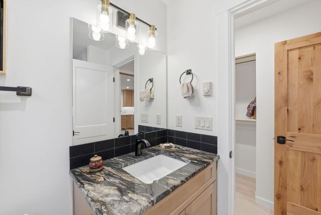 337 W Jefferson Avenue 1, Sisters, OR 97759