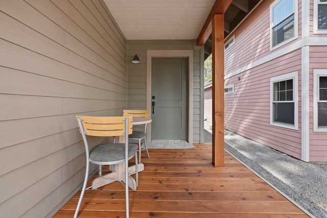 337 W Jefferson Avenue 1, Sisters, OR 97759