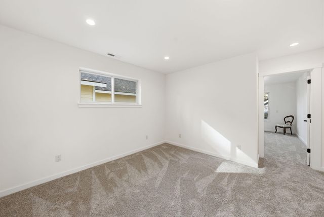 337 W Jefferson Avenue 1, Sisters, OR 97759