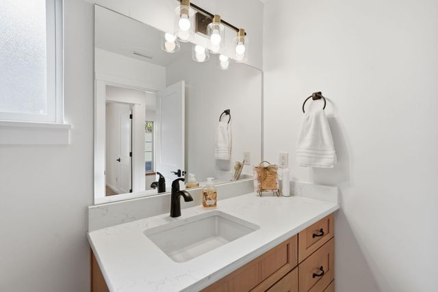 337 W Jefferson Avenue 1, Sisters, OR 97759