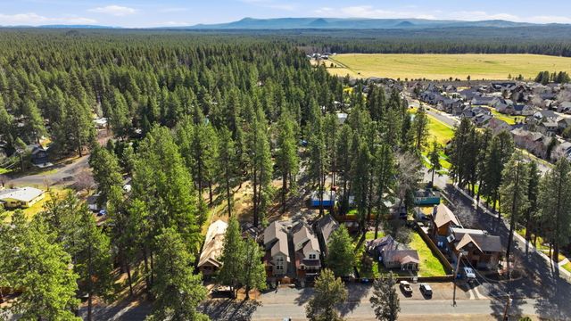 337 W Jefferson Avenue 1, Sisters, OR 97759