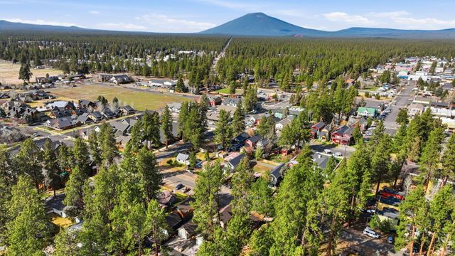 337 W Jefferson Avenue 1, Sisters, OR 97759