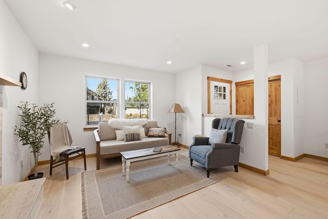 337 W Jefferson Avenue 1, Sisters, OR 97759