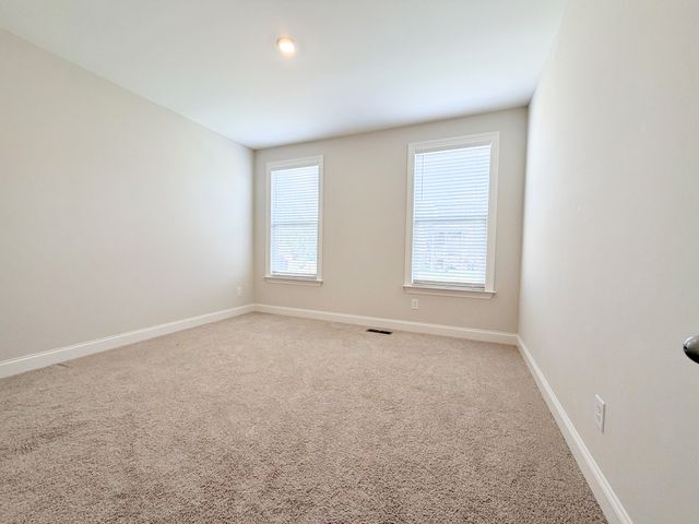 105 Cryer Dr, Gallatin, TN 37066
