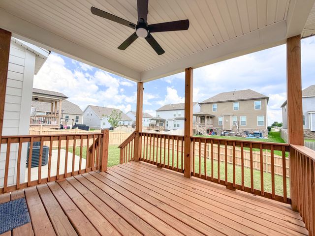 105 Cryer Dr, Gallatin, TN 37066