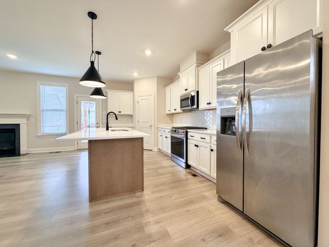 105 Cryer Dr, Gallatin, TN 37066
