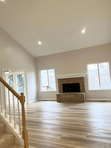 9005 Campbell Creek Drive, Commerce Twp, MI 48390