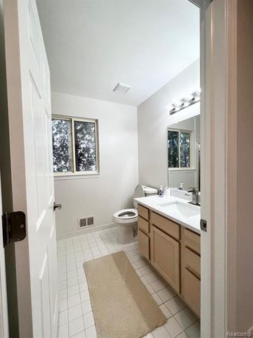 9005 Campbell Creek Drive, Commerce Twp, MI 48390