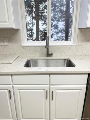 9005 Campbell Creek Drive, Commerce Twp, MI 48390