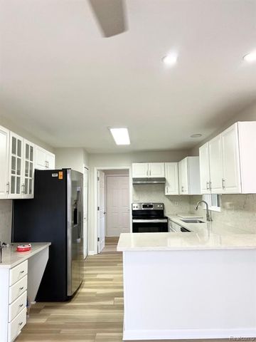 9005 Campbell Creek Drive, Commerce Twp, MI 48390