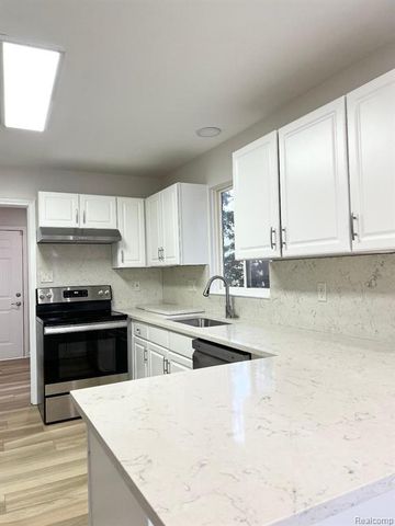 9005 Campbell Creek Drive, Commerce Twp, MI 48390