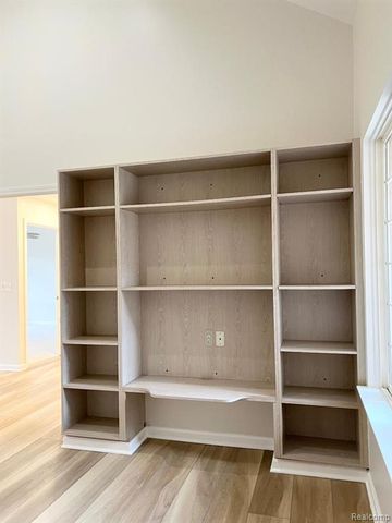 9005 Campbell Creek Drive, Commerce Twp, MI 48390