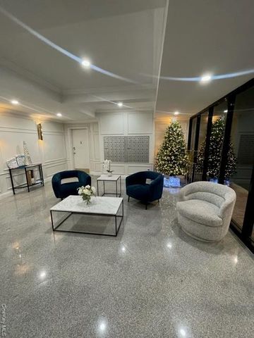 7510 Yellowstone Boulevard 5L, Rego Park, NY 11374