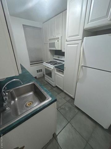 7510 Yellowstone Boulevard 5L, Rego Park, NY 11374