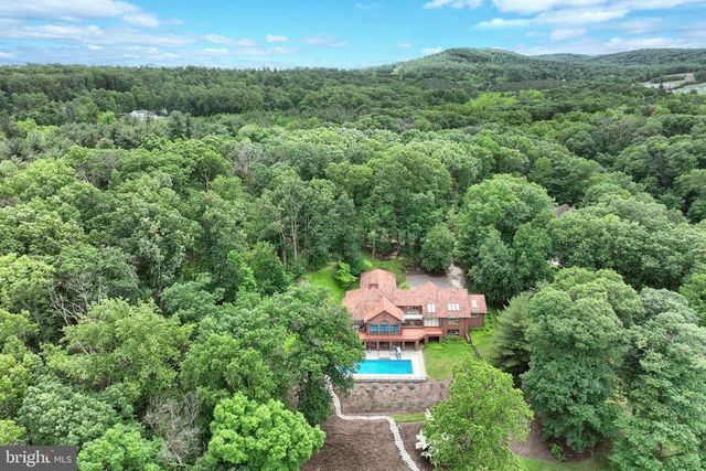 174 SPRINGHOUSE LN, Spring Grove, PA 17362