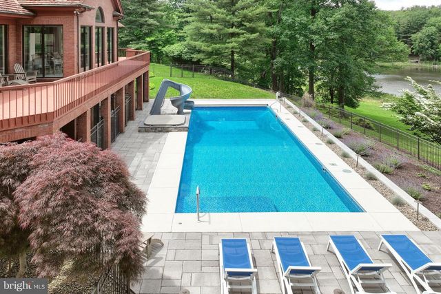 174 SPRINGHOUSE LN, Spring Grove, PA 17362