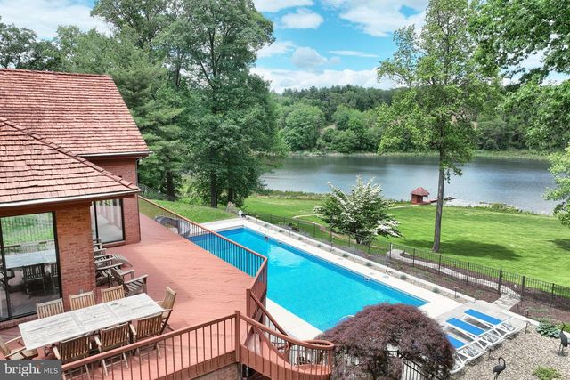 174 SPRINGHOUSE LN, Spring Grove, PA 17362