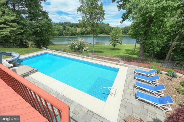 174 SPRINGHOUSE LN, Spring Grove, PA 17362