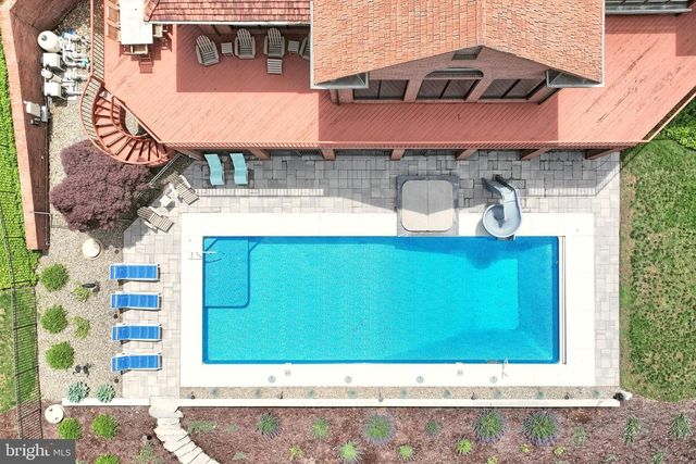 174 SPRINGHOUSE LN, Spring Grove, PA 17362