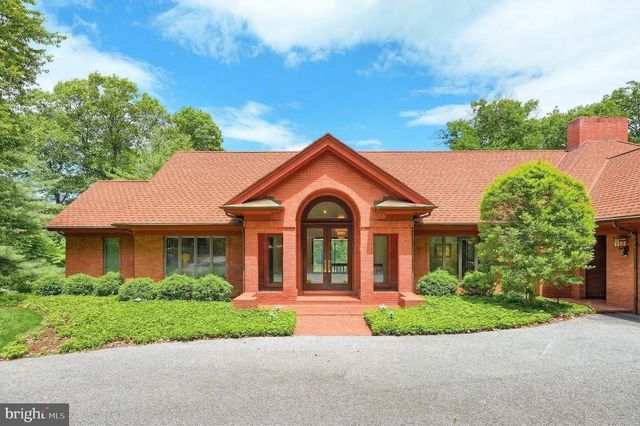 174 SPRINGHOUSE LN, Spring Grove, PA 17362