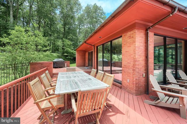 174 SPRINGHOUSE LN, Spring Grove, PA 17362