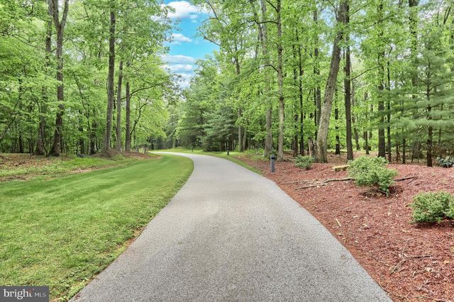 174 SPRINGHOUSE LN, Spring Grove, PA 17362