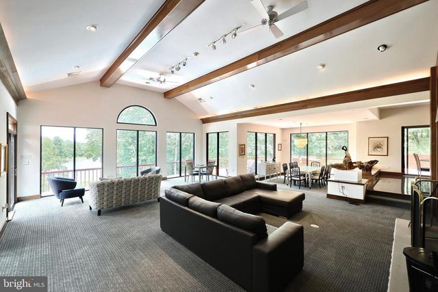 174 SPRINGHOUSE LN, Spring Grove, PA 17362