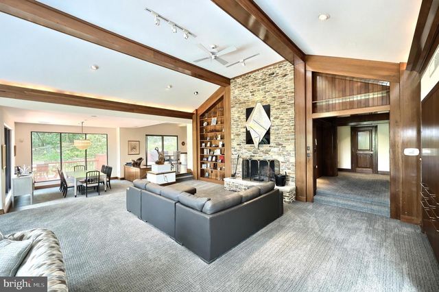 174 SPRINGHOUSE LN, Spring Grove, PA 17362