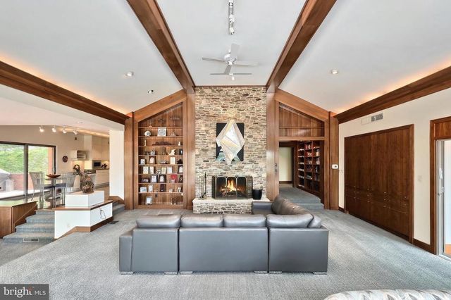 174 SPRINGHOUSE LN, Spring Grove, PA 17362