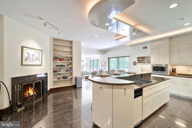 174 SPRINGHOUSE LN, Spring Grove, PA 17362