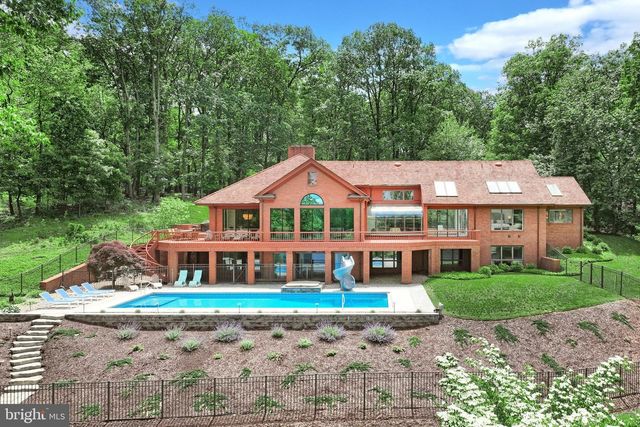 174 SPRINGHOUSE LN, Spring Grove, PA 17362