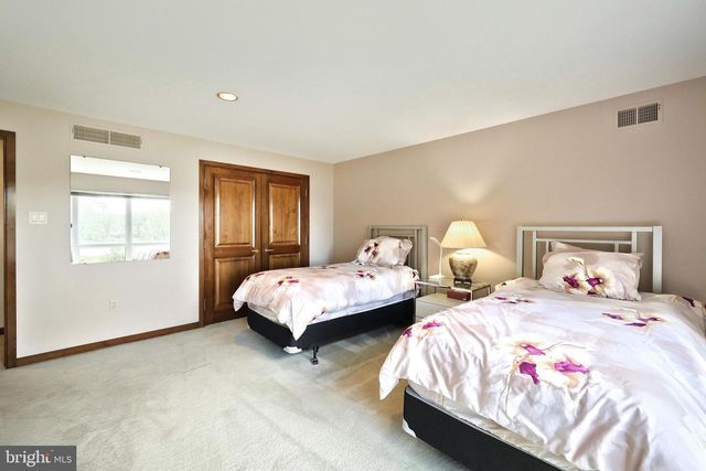 174 SPRINGHOUSE LN, Spring Grove, PA 17362