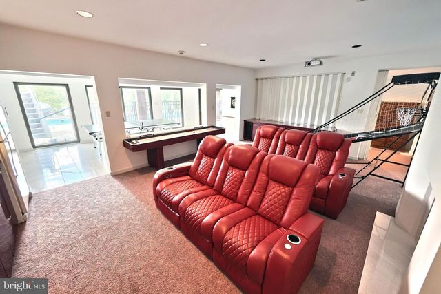 174 SPRINGHOUSE LN, Spring Grove, PA 17362