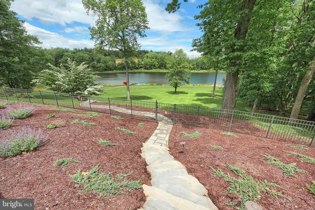 174 SPRINGHOUSE LN, Spring Grove, PA 17362