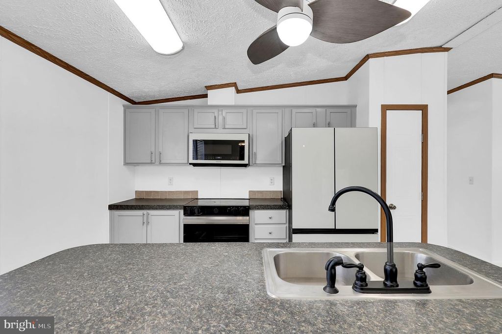 Image 11 of property listing at 7810 CLARK RD #D88, Jessup, MD 20794