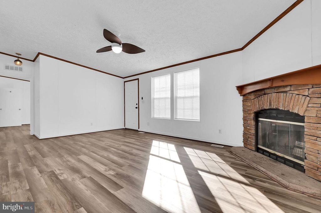 Image 4 of property listing at 7810 CLARK RD #D88, Jessup, MD 20794