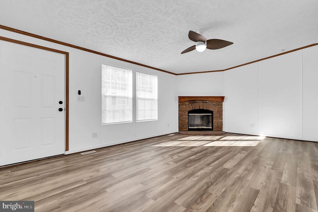 Image 5 of property listing at 7810 CLARK RD #D88, Jessup, MD 20794