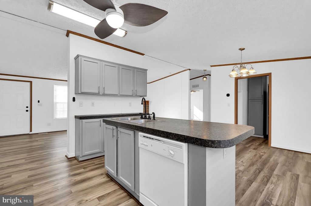 Image 7 of property listing at 7810 CLARK RD #D88, Jessup, MD 20794