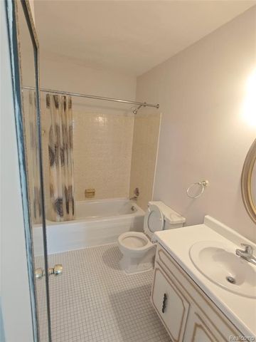 979 Kirts Boulevard, Troy, MI 48084