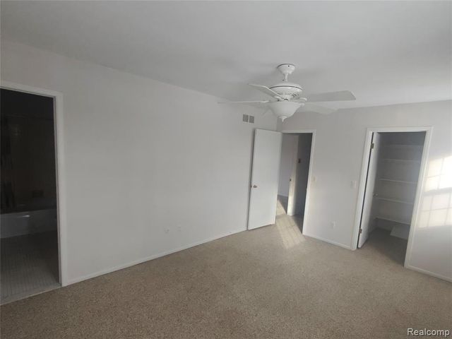 979 Kirts Boulevard, Troy, MI 48084