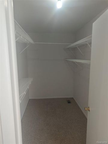 979 Kirts Boulevard, Troy, MI 48084