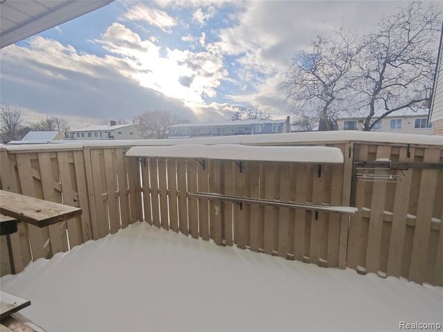 979 Kirts Boulevard, Troy, MI 48084