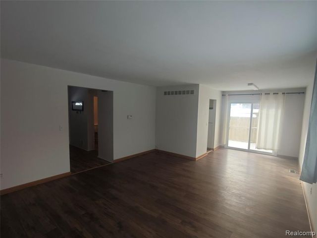 979 Kirts Boulevard, Troy, MI 48084