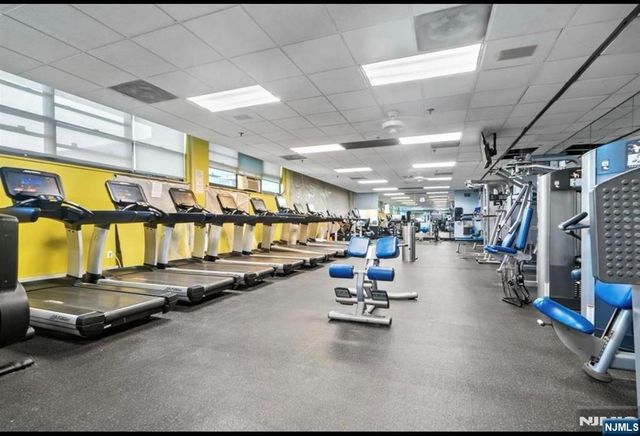 7002 JFK Blvd E 37H, Guttenberg, NJ 07093