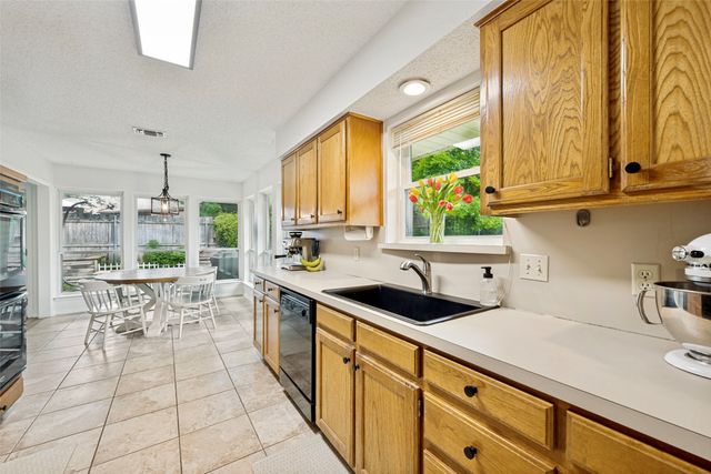 4532 Grey Dawn Drive, Arlington, TX 76017